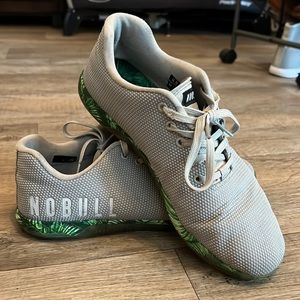 No Bull trainers, size Men’s 10.5. Gray with Hawaiian print soles.